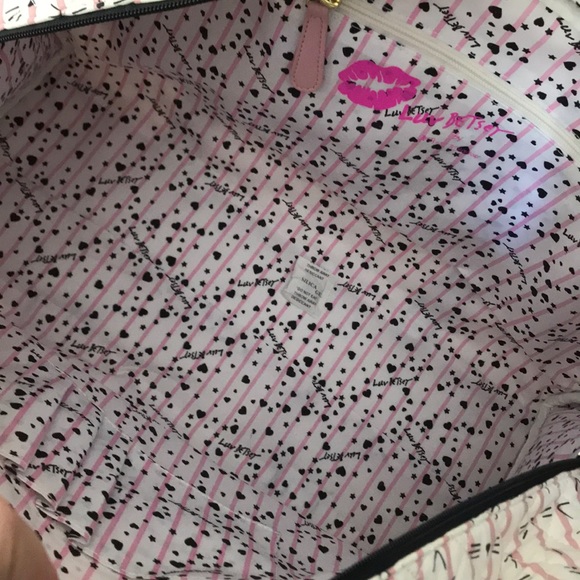 🆕 Betsey Johnson Kitty Weekender with Kitty Charm - Picture 8 of 8